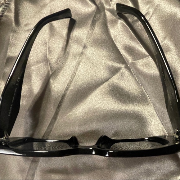 Prada sunglasses - Picture 6 of 11